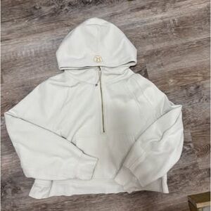 Lululemon Scuba 1/2 Zip with Gold Logo